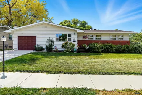 1327 State St, Rapid City, SD 57702