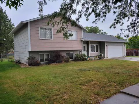 814 Odde Pl, Rapid City, SD 57701