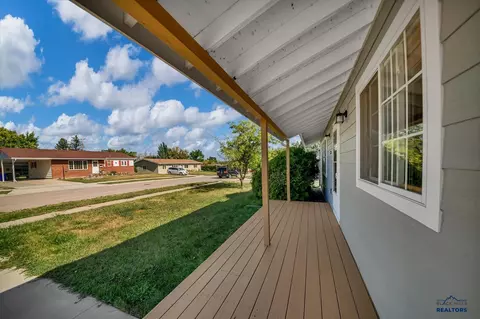 325 E Custer, Rapid City, SD 57701 photo 2