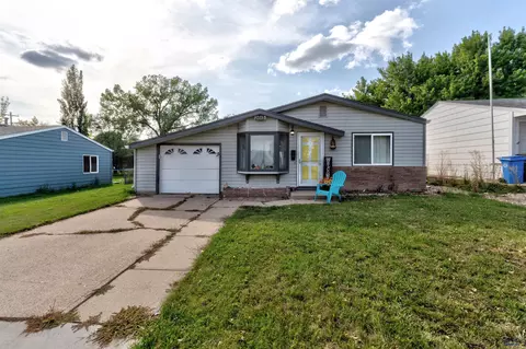 2613 Willow Ave, Rapid City, SD 57701
