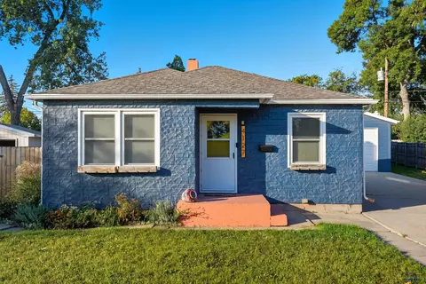 4127 Pleasant Dr, Rapid City, SD 57702