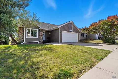 1263 Range View Cir, Rapid City, SD 57702 photo 2