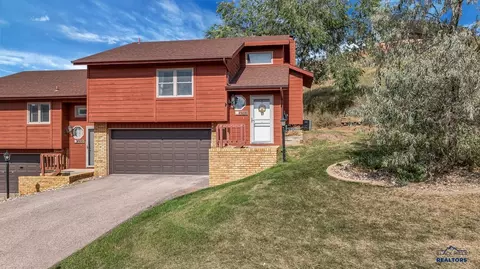 4702 Primrose Pl, Rapid City, SD 57702