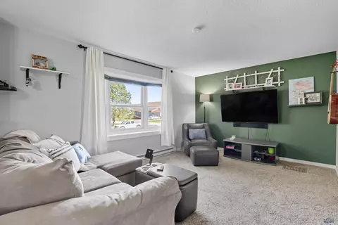 601 Hummingbird Cir, Box Elder, SD 57719 photo 3