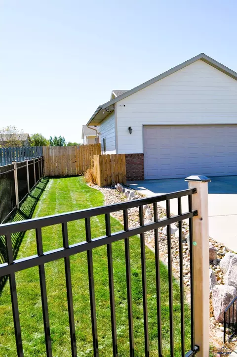 607 Airway Ct, Box Elder, SD 57719 photo 3