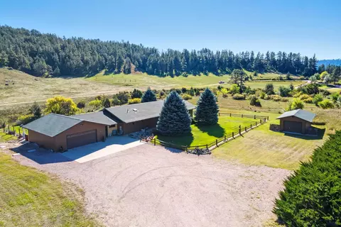 13121 Lavon Ct, Hot Springs, SD 57747
