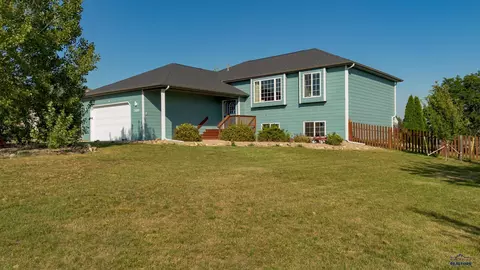 23010 Candlelight Dr, Rapid City, SD 57703