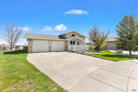 1613 Elk Ct, Sturgis, SD 57785