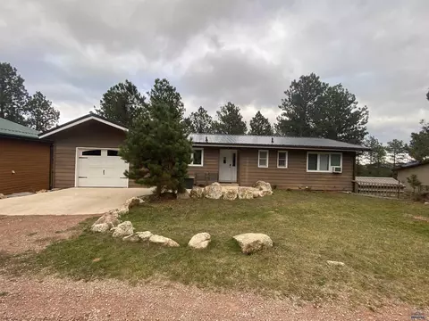 614 Lechner Ln, Custer, SD 57730