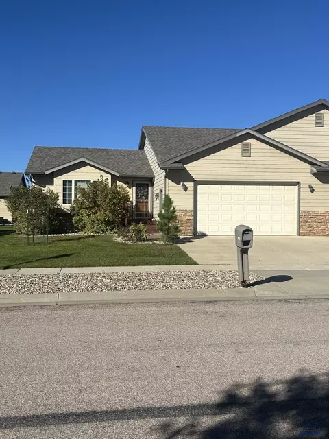 6823 Cog Hill Ln, Rapid City, SD 57702