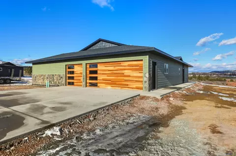 221 Meadowlark Dr, Hot Springs, SD 57747