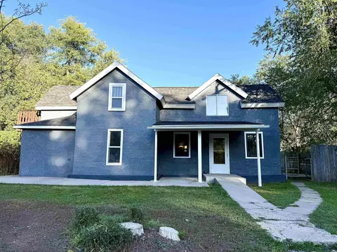 1427 Evans St, Hot Springs, SD 57747