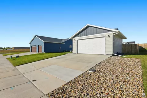404 Yelner Dr, Box Elder, SD 57719 photo 3