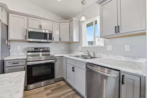 404 Yelner Dr, Box Elder, SD 57719 photo 8