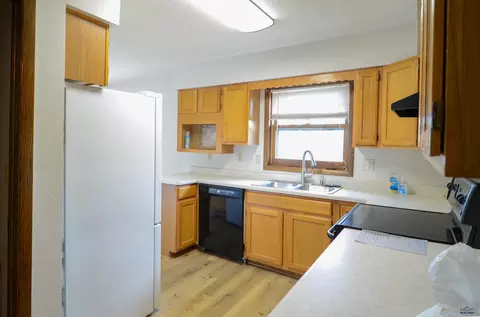 Kitchen - 401 S Pine Ave, Presho, SD 57568 photo 2 of 3