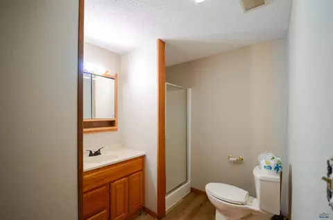 Bath - 401 S Pine Ave, Presho, SD 57568 photo 2 of 2