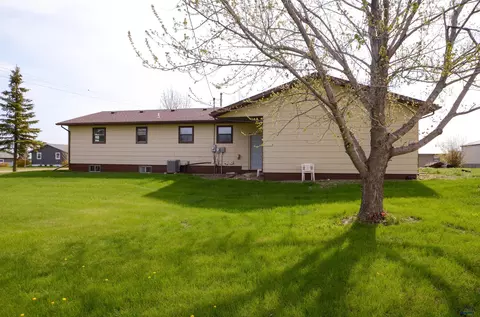 Exterior - 401 S Pine Ave, Presho, SD 57568 photo 4 of 5