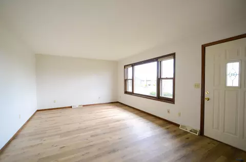 Living - 401 S Pine Ave, Presho, SD 57568 photo 4 of 6