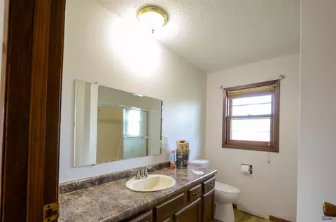 Bath - 401 S Pine Ave, Presho, SD 57568 photo 1 of 2