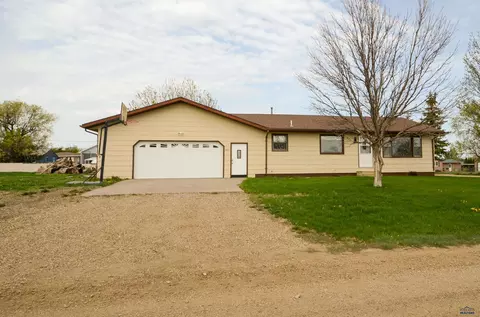 Exterior - 401 S Pine Ave, Presho, SD 57568 photo 2 of 5