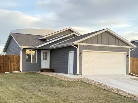 718 Diamond Ridge Blvd, Rapid City, SD 57703