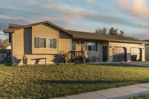 6100 Flintlock Ct, Rapid City, SD 57703