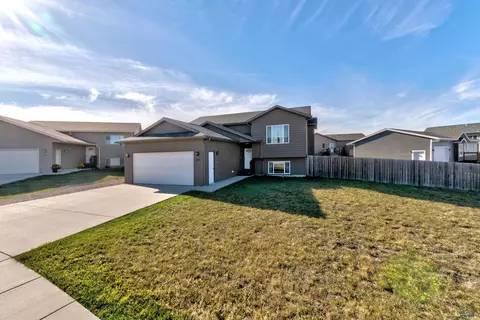 317 Bear Tooth Dr, Box Elder, SD 57719 photo 2