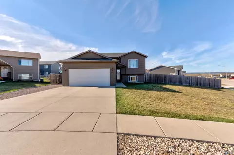 317 Bear Tooth Dr, Box Elder, SD 57719