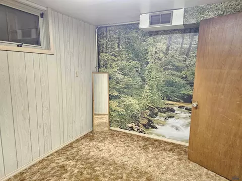 Bedroom - 109 N Washington Ave, Edgemont, SD 57735 photo 5 of 5