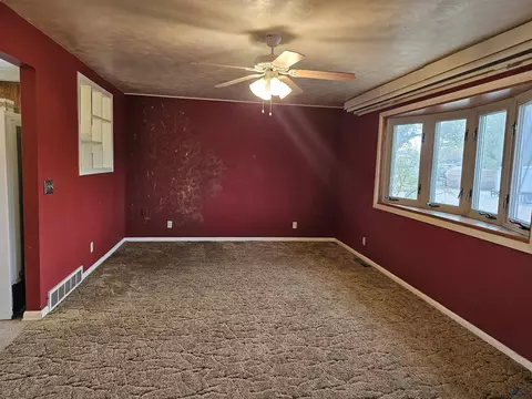 Living - 109 N Washington Ave, Edgemont, SD 57735 photo 6 of 13
