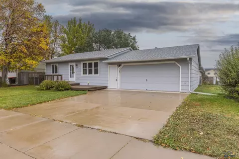 5251 Saturn Dr, Rapid City, SD 57703