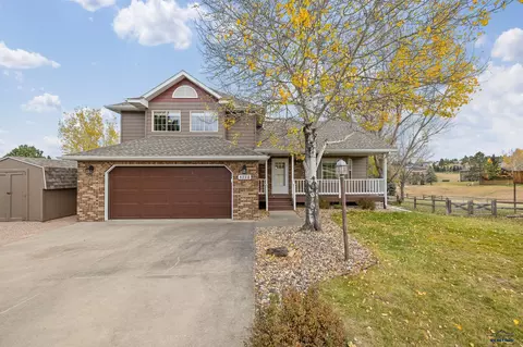 8228 Daisy Ln, Rapid City, SD 57702