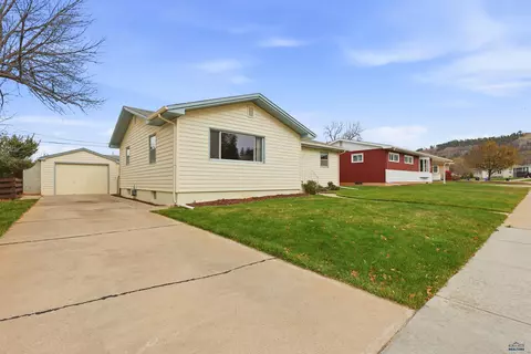 2712 Lawndale Dr, Rapid City, SD 57702