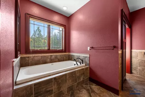 Bath - 11177 Alpine Cir, Lead, SD 57754 photo 3 of 6