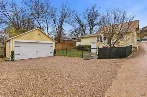 4239 Canyon Lake Dr, Rapid City, SD 57702