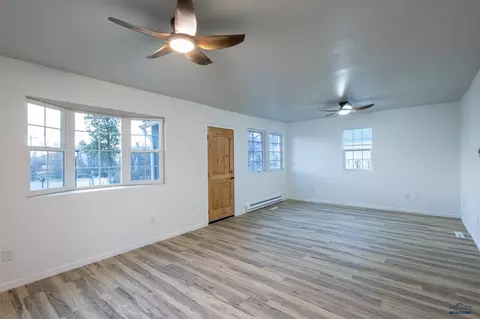 329 Elgin St, Spearfish, SD 57783 photo 4