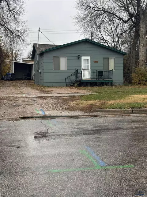 909 Willsie Ave, Rapid City, SD 57701