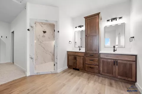 Bath - 1606 Oak Crest Ct, Spearfish, SD 57783 photo 1 of 6