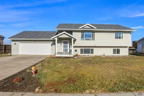 320 Grandeur Ln, Box Elder, SD 57719 photo 1