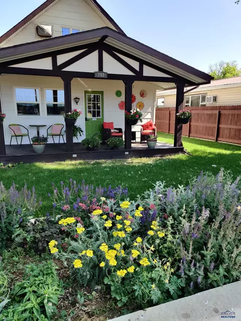 202 E Rogers St, Bison, SD 57620