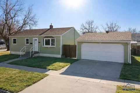 1801 Albany Ave, Hot Springs, SD 57747