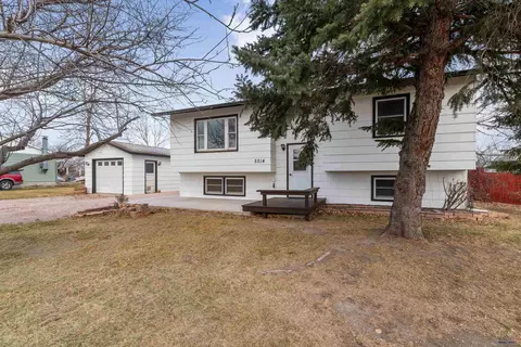 5514 Solitaire Dr, Rapid City, SD 57703