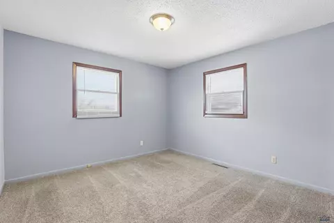 201 Hummingbird Cir, Box Elder, SD 57719 photo 11