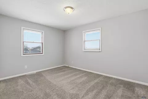 201 Hummingbird Cir, Box Elder, SD 57719 photo 9
