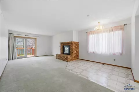 Living - 1440 Lookout Valley Ct, Spearfish, SD 57783 photo 2 of 3