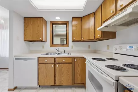 Kitchen - 1440 Lookout Valley Ct, Spearfish, SD 57783 photo 2 of 3