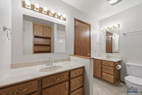 Bath - 1440 Lookout Valley Ct, Spearfish, SD 57783 photo 2 of 3