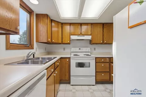 Kitchen - 1440 Lookout Valley Ct, Spearfish, SD 57783 photo 3 of 3