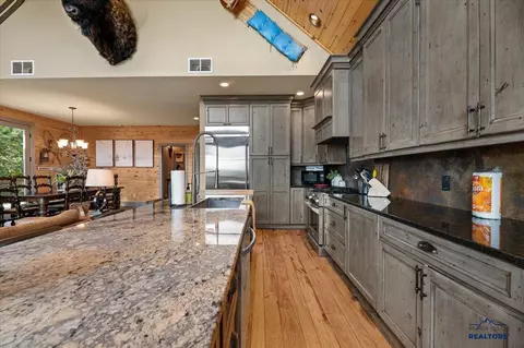 Kitchen - 21159 Gilded Mountain Lp, Lead, SD 57754 photo 3 of 4
