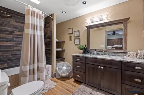 Bath - 21159 Gilded Mountain Lp, Lead, SD 57754 photo 2 of 3